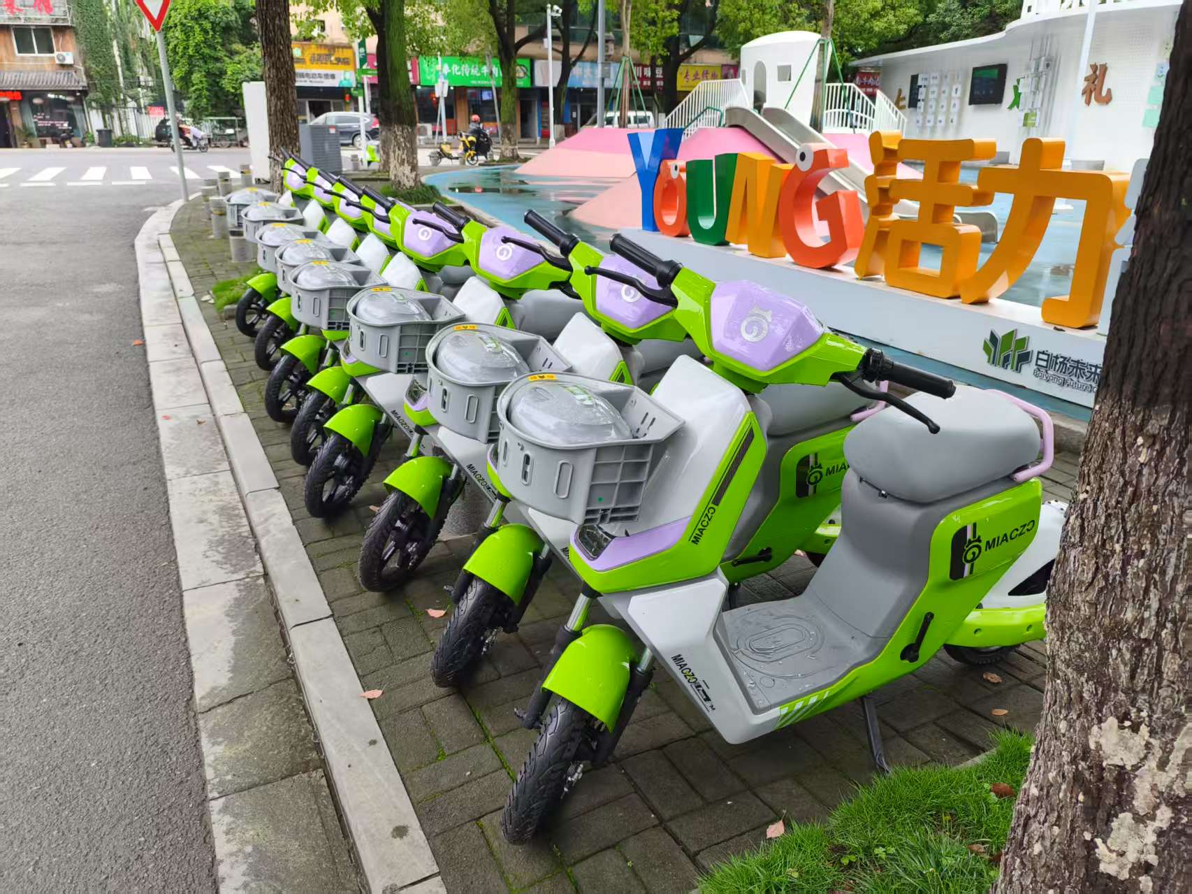 寧波共享電單車上新了，好像巴斯光年！